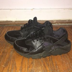 Nike black huaraches